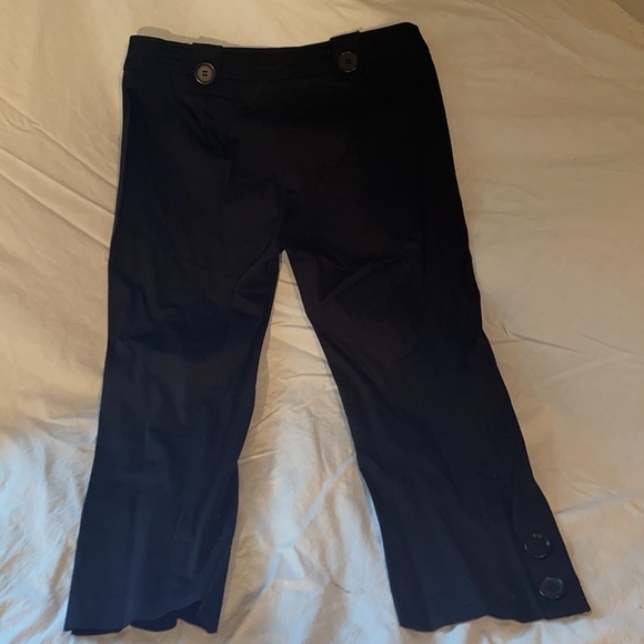 NWOT capris with a button design on them! - Picture 5 of 6
